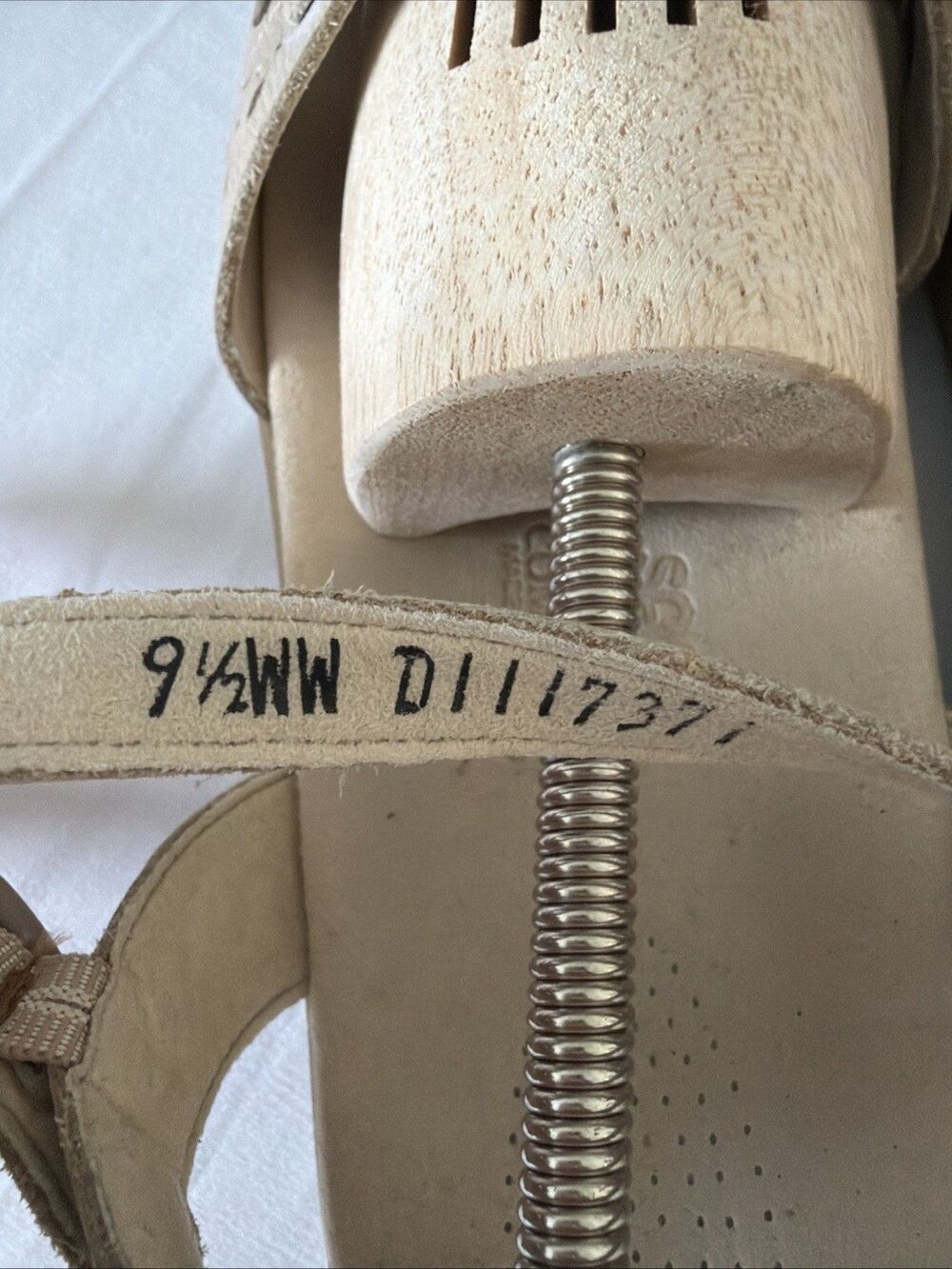 SAS Leather Comfort Sandals Womens Sz 9.5 W Wide Tan Adjustable Low Heel USA EUC - Picture 6 of 13